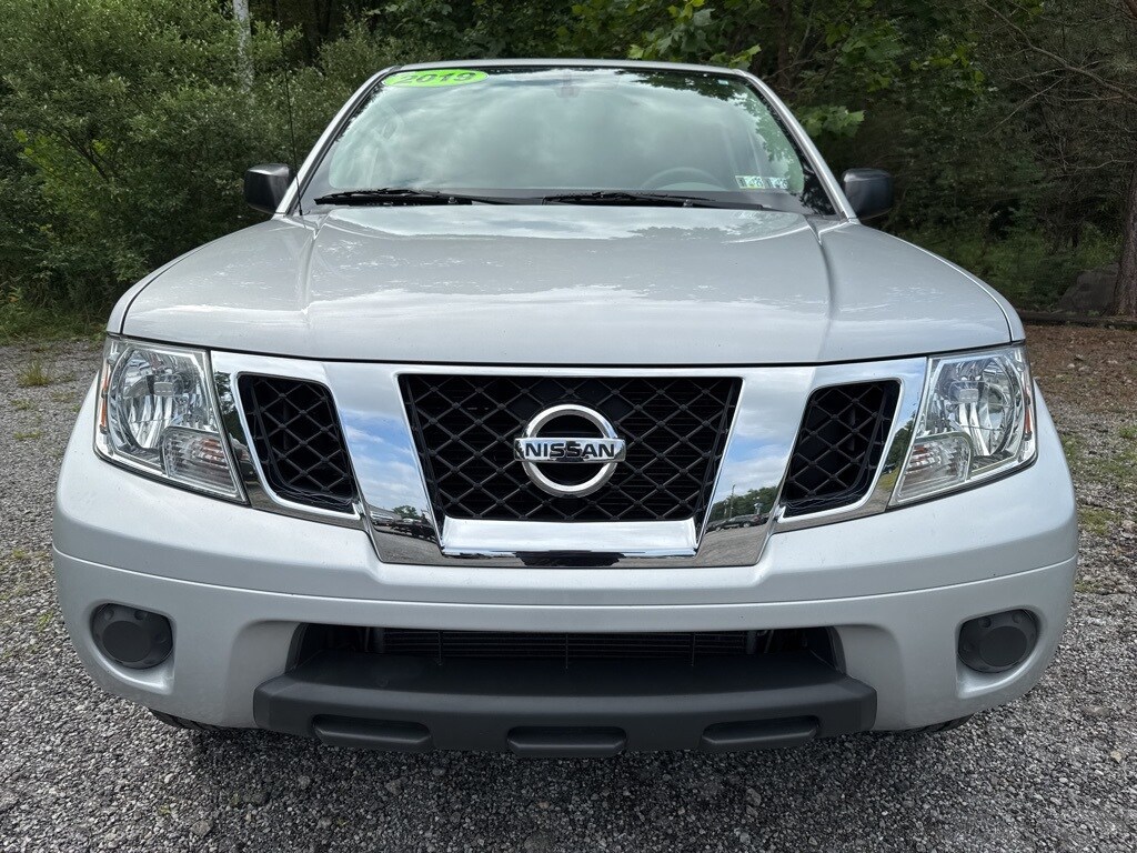 2019 Nissan Frontier SV photo 2