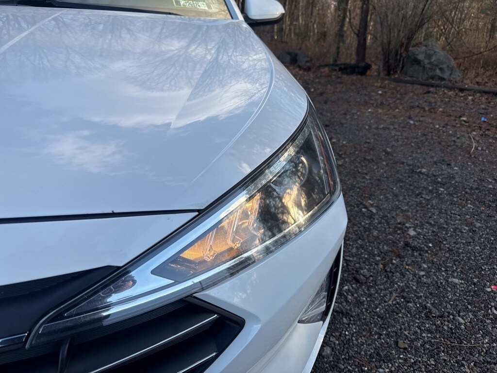 2020 Hyundai Elantra SEL photo 3