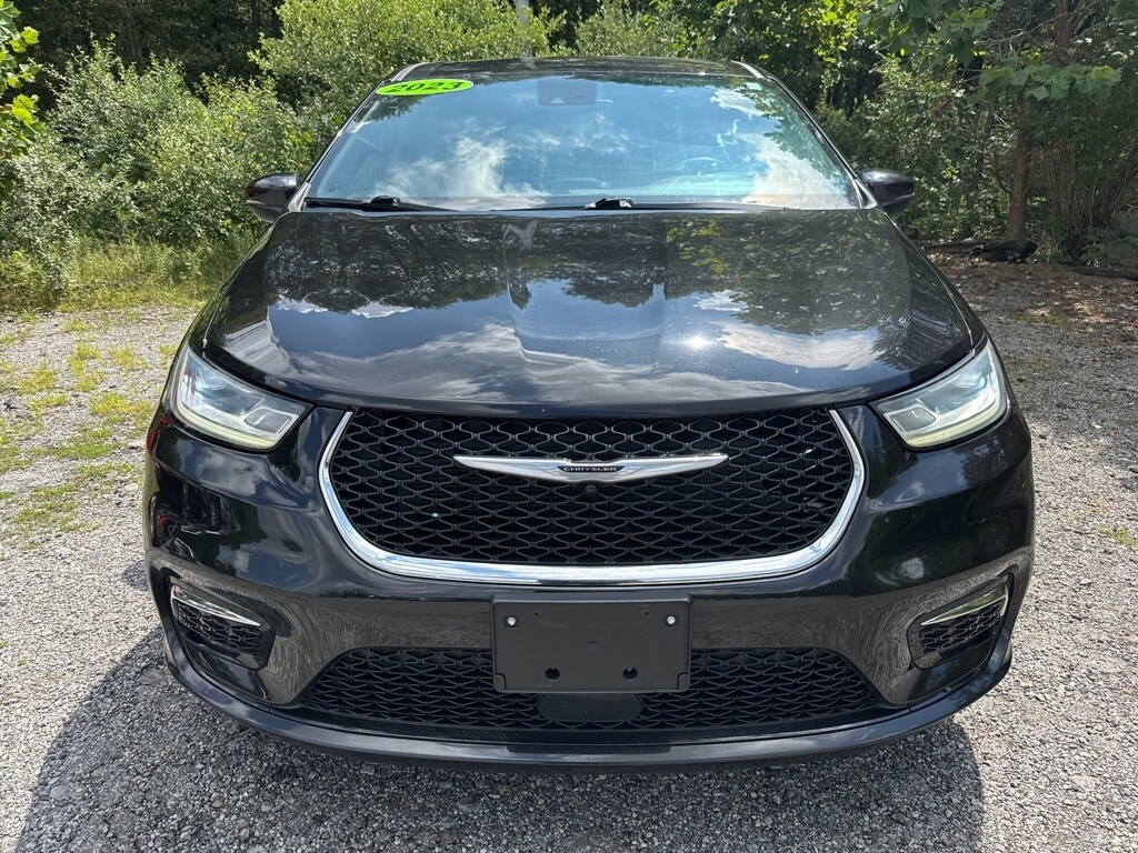 2023 Chrysler Pacifica Touring photo 2