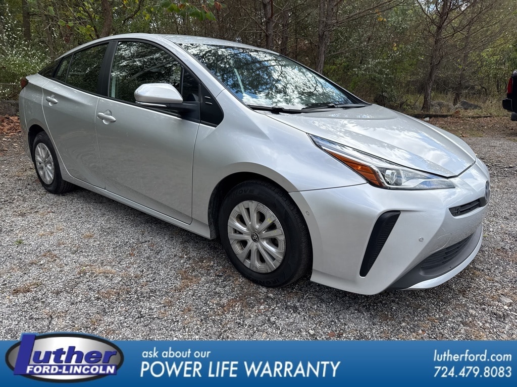 Used 2022 Toyota Prius L Hatchback