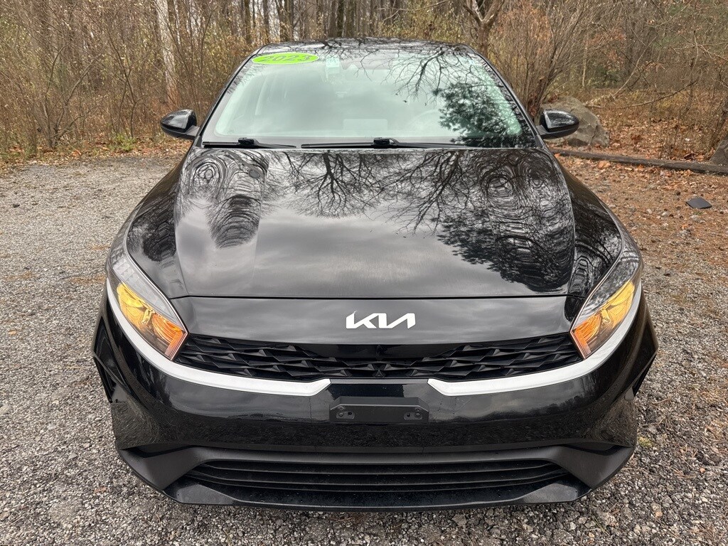 2023 Kia Forte LXS photo 2