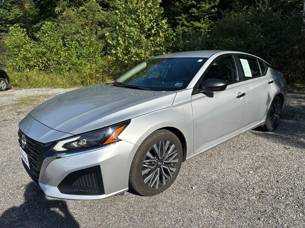 Used 2024 Nissan Altima 2.5 SV Sedan