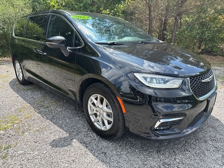 2023 Chrysler Pacifica Touring Minivan/Van