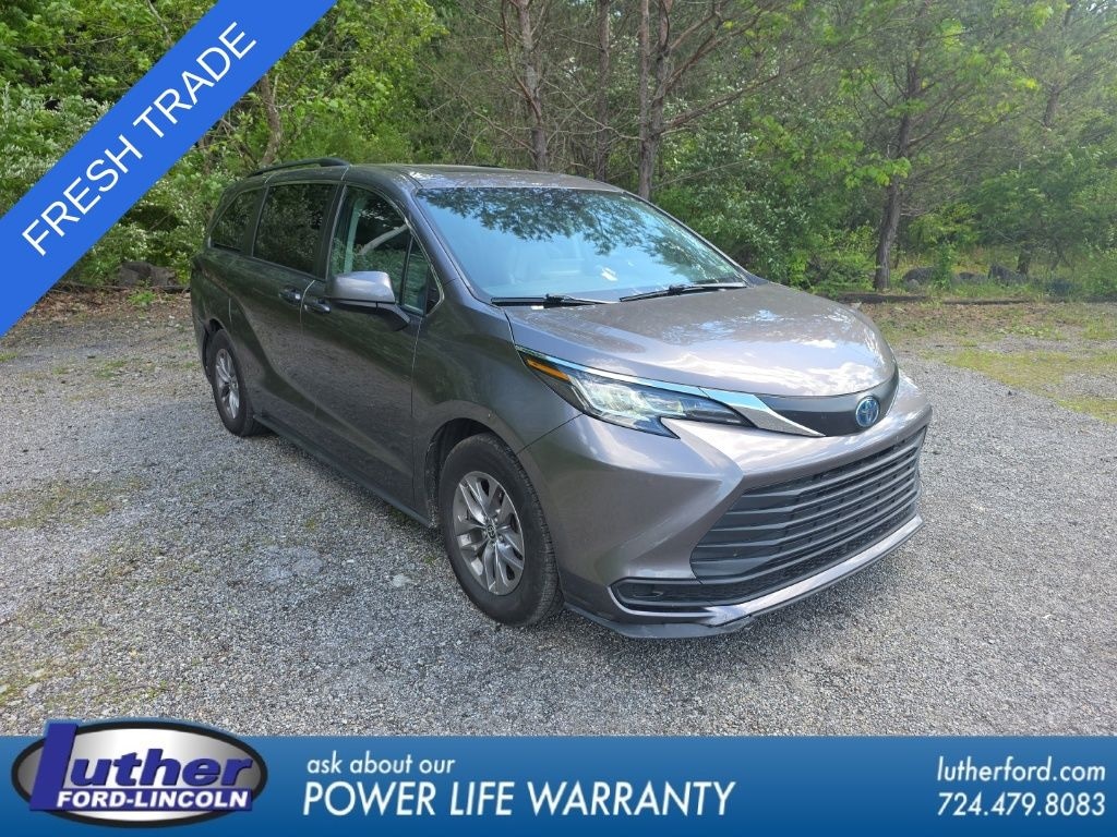 Used 2022 Toyota Sienna LE Minivan/Van
