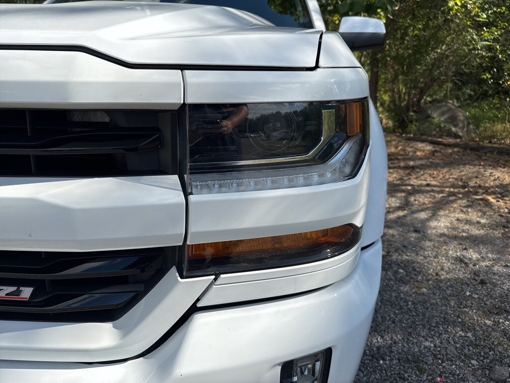 2018 Chevrolet Silverado 1500 LT photo 3