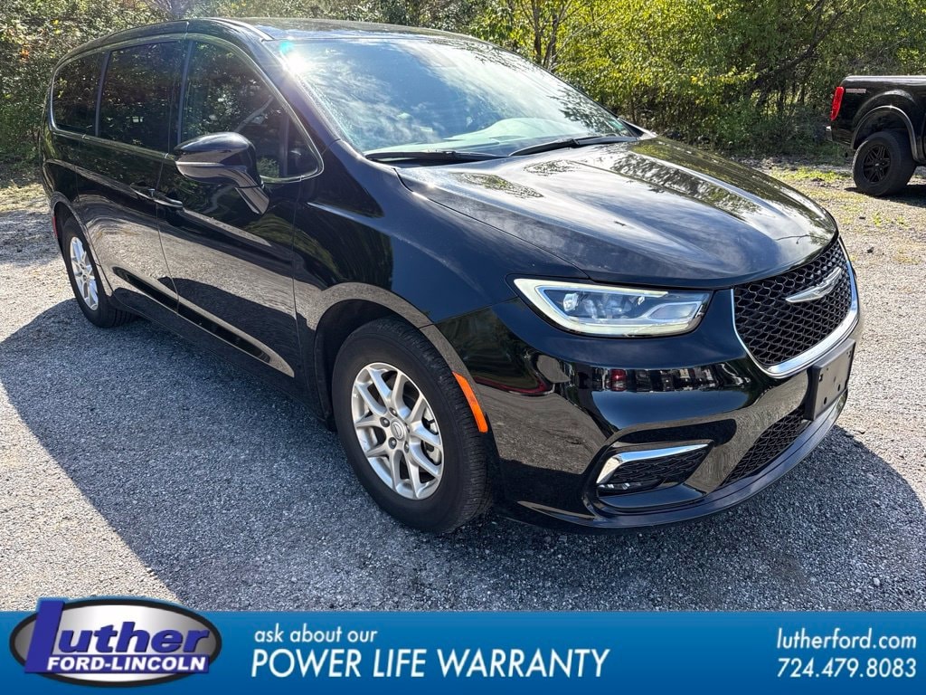 Used 2025 Chrysler Pacifica Select Minivan/Van