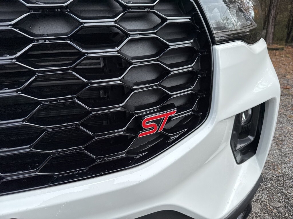 2025 Ford Explorer ST photo 3