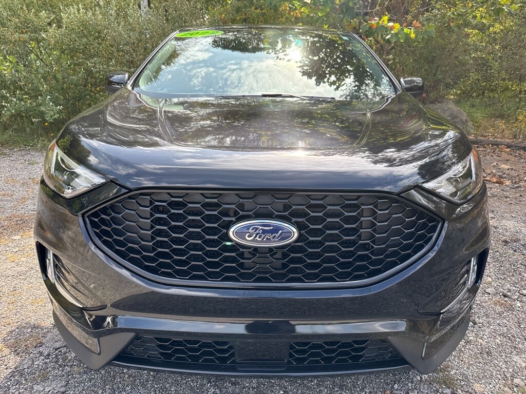 2022 Ford Edge ST photo 2
