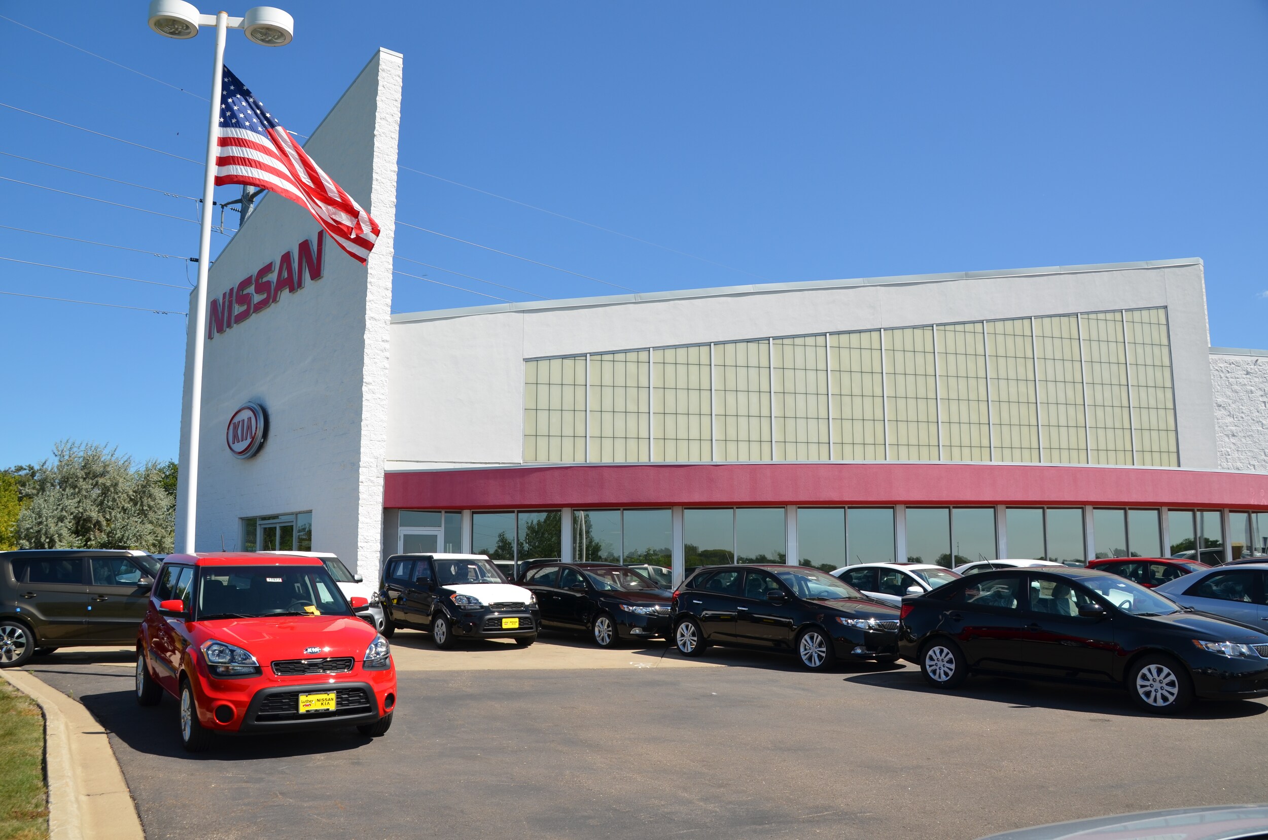 Luther Nissan New Nissan Dealership in Inver Grove Heights, MN