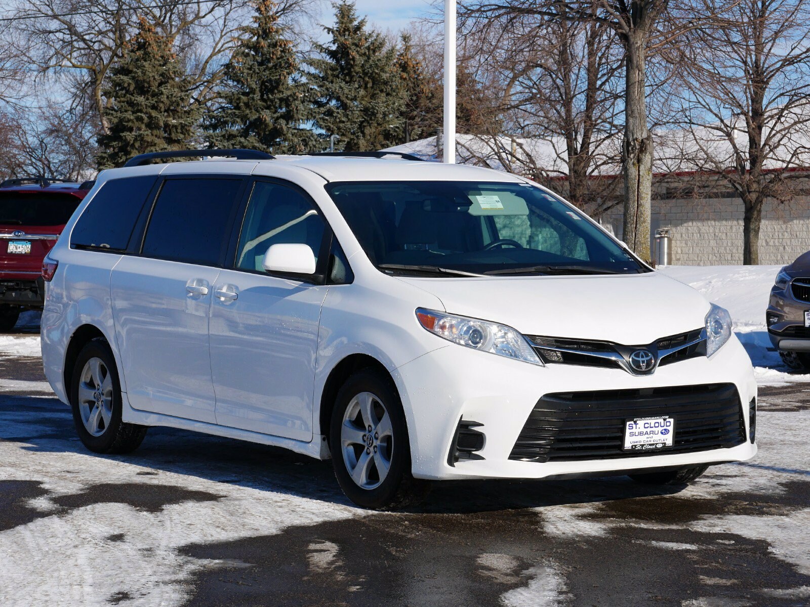 Used 2018 Toyota Sienna LE with VIN 5TDKZ3DC4JS906607 for sale in Saint Cloud, Minnesota