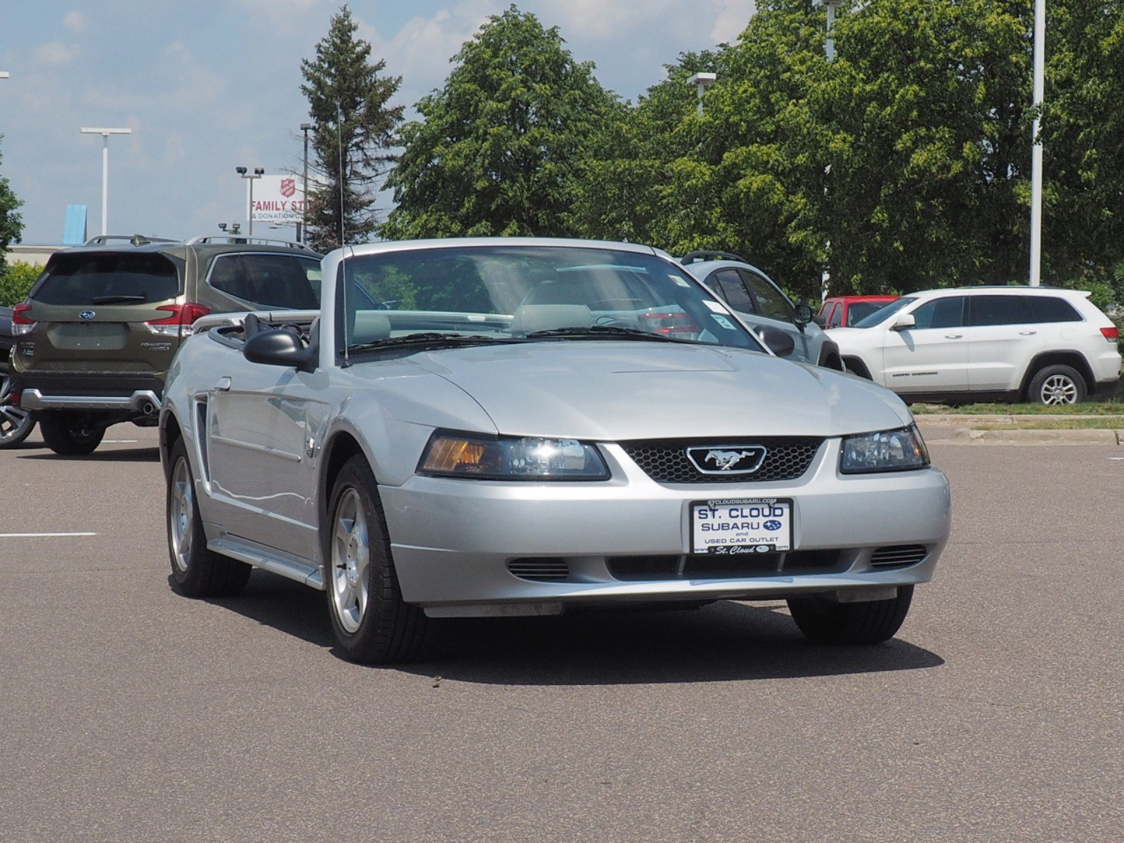 Used 2004 Ford Mustang Deluxe with VIN 1FAFP44634F197279 for sale in Saint Cloud, Minnesota
