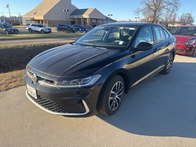 2025 Volkswagen Jetta SE's photo