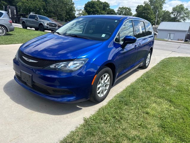 2021 Chrysler Voyager LX's photo