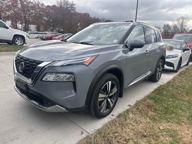 2021 Nissan Rogue Platinum's photo