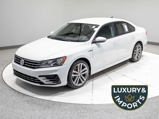 2018 Volkswagen Passat 2.0T R-Line Auto's photo