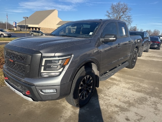 2021 Nissan Titan PRO-4X's photo