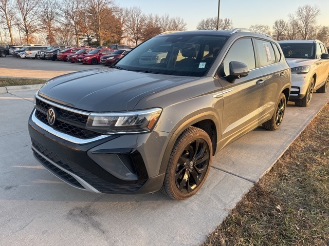 2022 Volkswagen Taos SE's photo