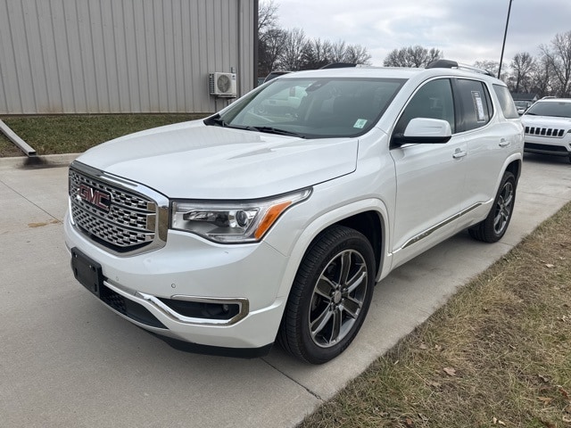 2019 GMC Acadia Denali's photo