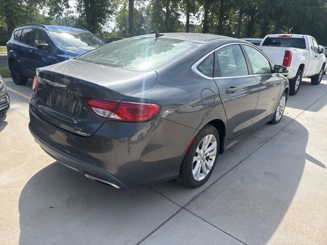 2016 Chrysler 200 Limited photo 3