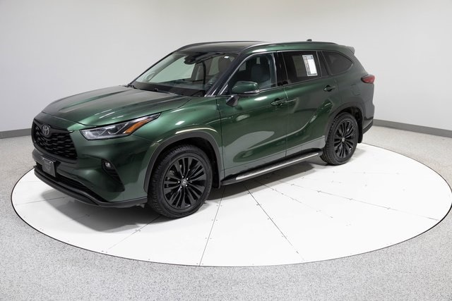 2023 Toyota Highlander Platinum's photo