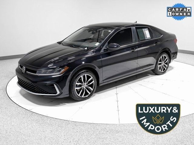 2025 Volkswagen Jetta SE's photo