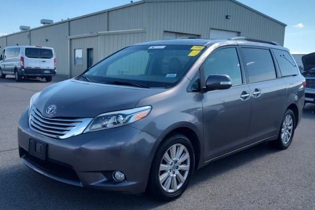2017 Toyota Sienna Limited V6 AWD 7-Passenger's photo