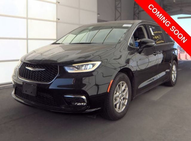 2024 Chrysler Pacifica Touring L's photo