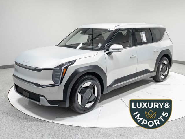 2024 Kia EV9 Light's photo