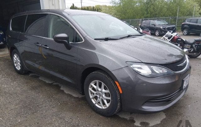 2020 Chrysler Voyager LX's photo