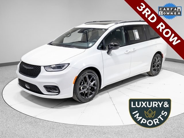 2025 Chrysler Pacifica Limited's photo