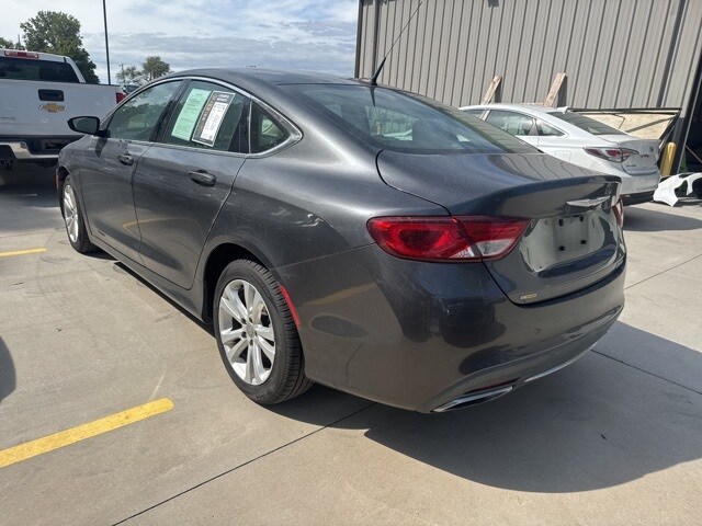 2016 Chrysler 200 Limited photo 2