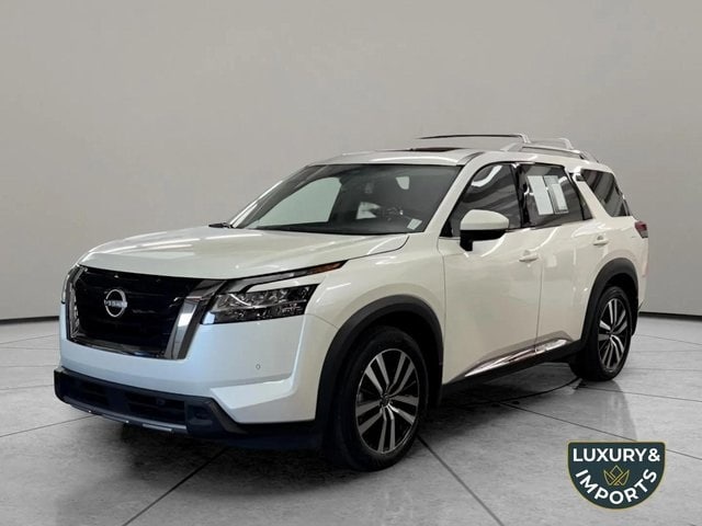 2024 Nissan Pathfinder Platinum's photo