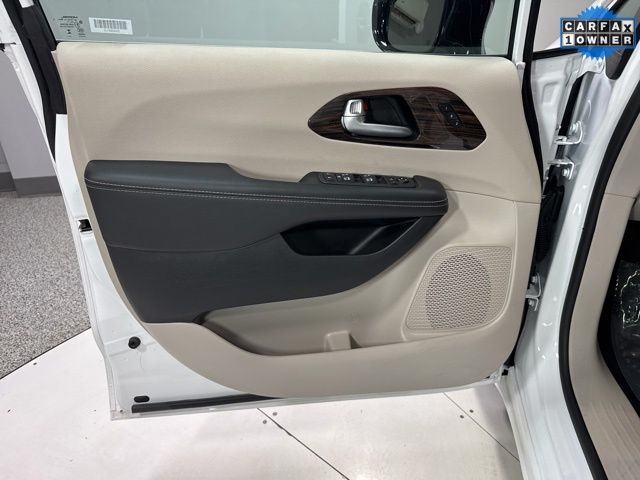 2024 Chrysler Pacifica Limited - Photo 10