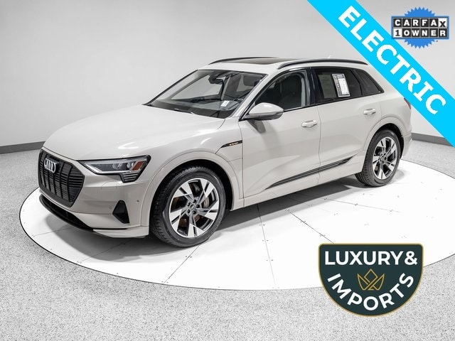 2021 Audi e-tron Premium's photo