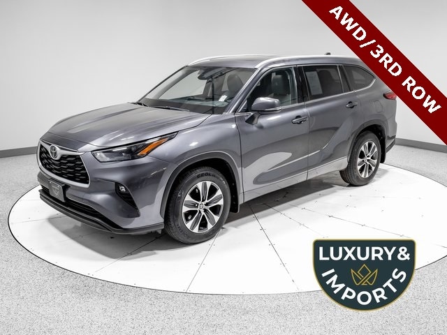 2022 Toyota Highlander XLE's photo