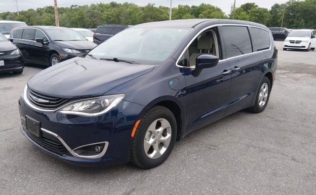 2019 Chrysler Pacifica Hybrid Touring Plus's photo