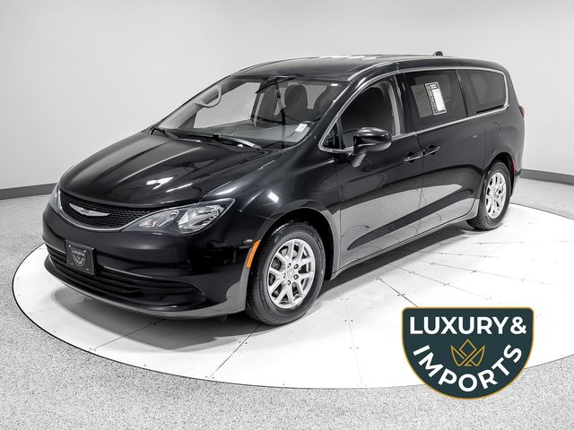 2020 Chrysler Voyager LX's photo