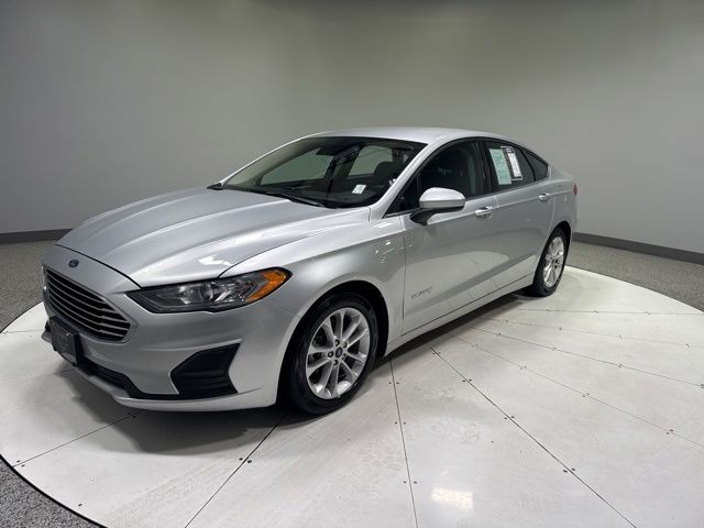 2019 Ford Fusion SE's photo
