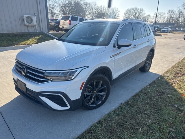 2022 Volkswagen Tiguan SE's photo