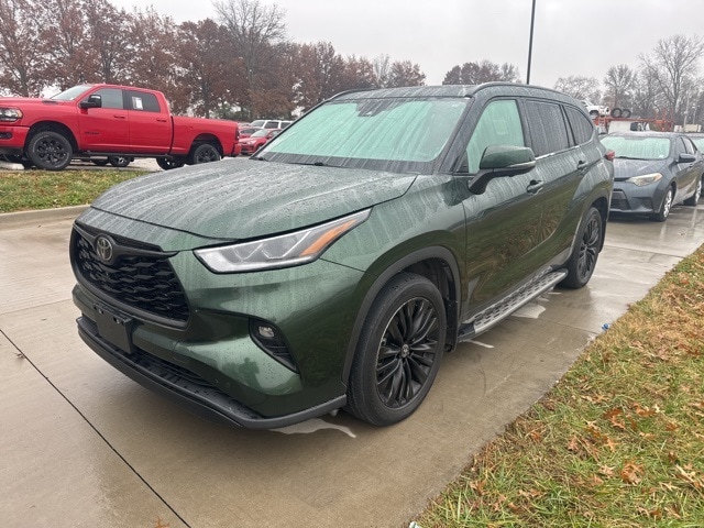 2023 Toyota Highlander Platinum's photo