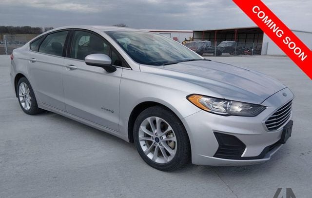 2019 Ford Fusion SE's photo
