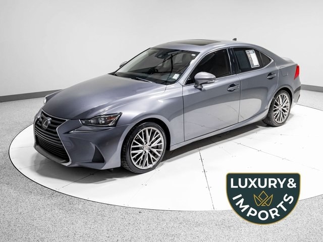 2017 Lexus IS 200t's photo