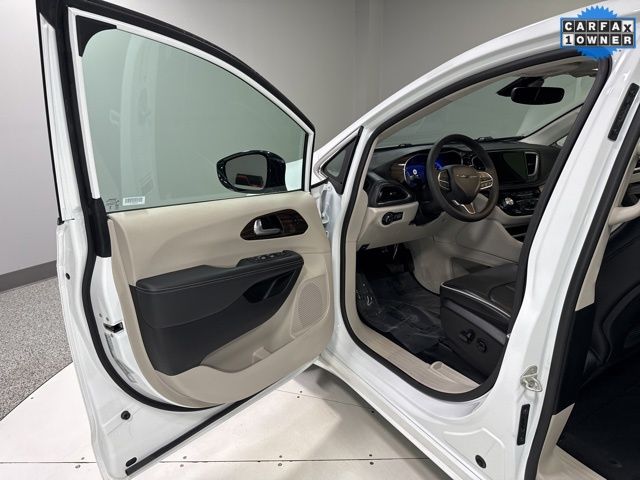 2024 Chrysler Pacifica Limited - Photo 9