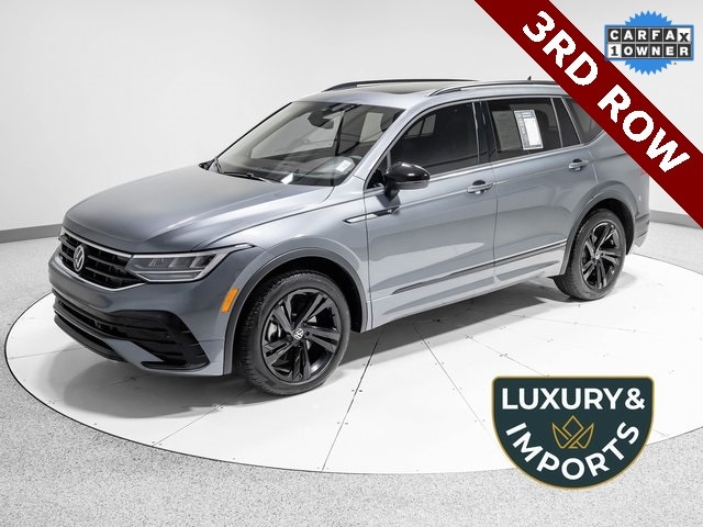 2024 Volkswagen Tiguan SE R-LINE BLACK's photo