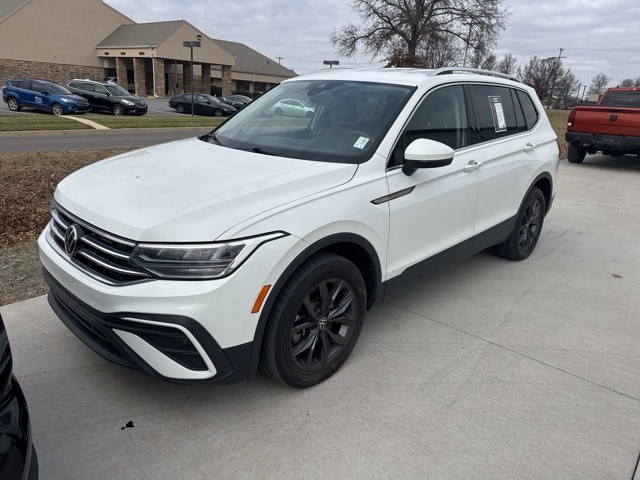 2022 Volkswagen Tiguan SE's photo