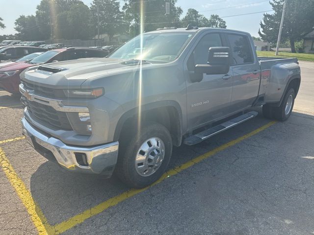 2026 Chevrolet Silverado HD LT 4WD Crew Cab Long Box DRW's photo