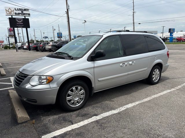 2007 Chrysler Town & Country Touring LWB's photo