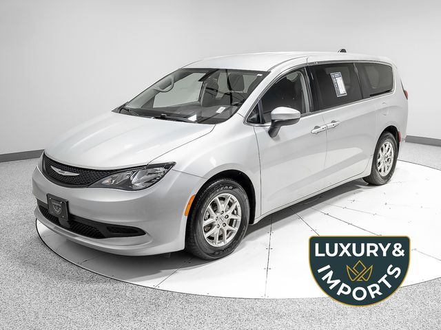 2022 Chrysler Voyager LX's photo