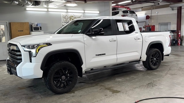2024 Toyota Tundra Limited's photo