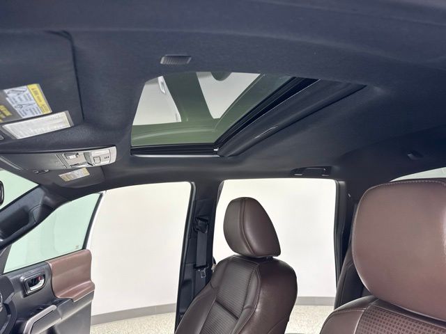 2020 Toyota Tacoma Limited - Photo 2